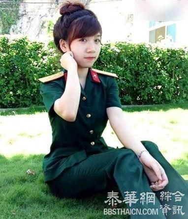 越南女兵穿新式军服大拍靓照 让人大饱眼福 (组图)