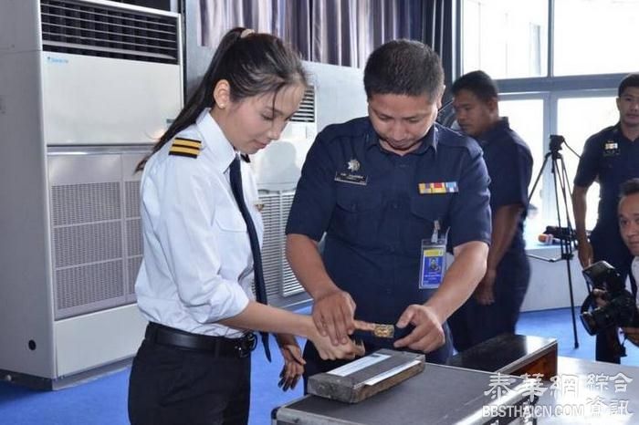 皇家空军首招收女性飞行员  北大年女子抵不住现实的压力宣布放弃