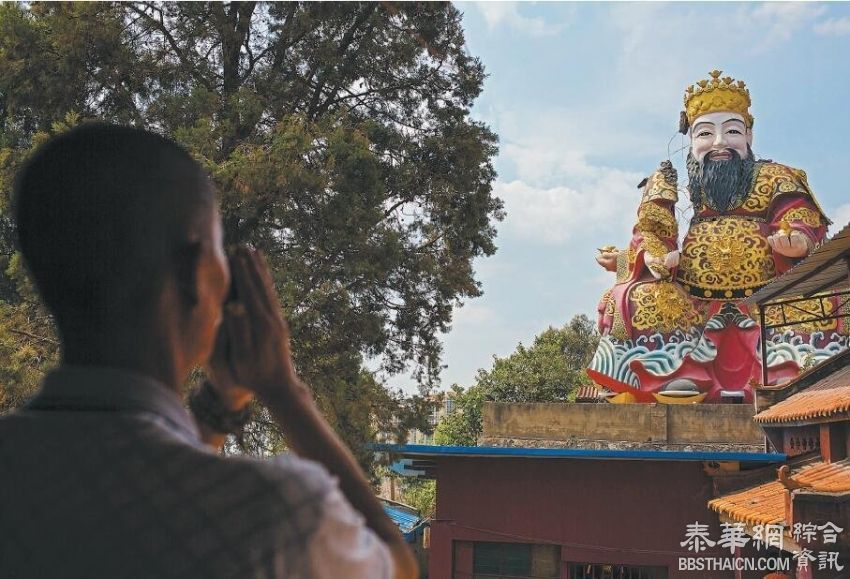 昆明“四面财神像”被强制拆除 因为是违章建筑？(组图)