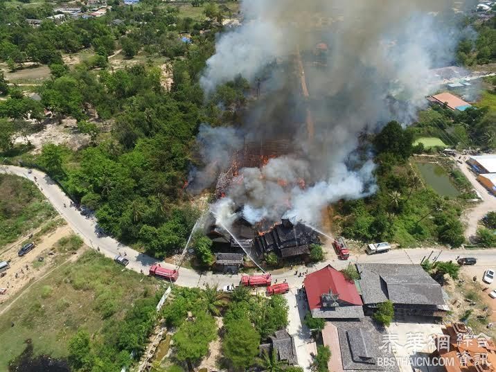 春武里府Pyaamg大火整座建筑已被烧毁