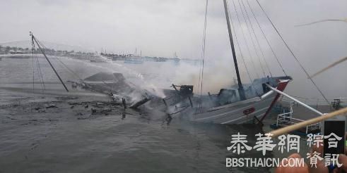 越南一高级游轮突遭火灾烧毁沉没，数十位游客跳海逃生