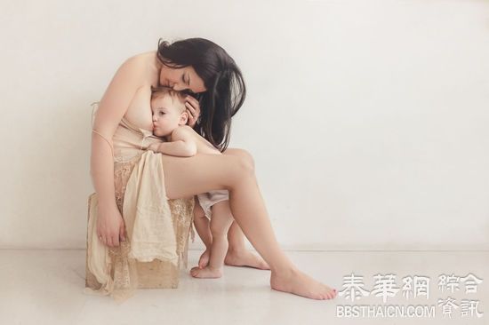 照片记录母亲哺乳的美妙瞬间    满满的都是爱(组图)