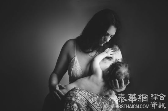 照片记录母亲哺乳的美妙瞬间    满满的都是爱(组图)