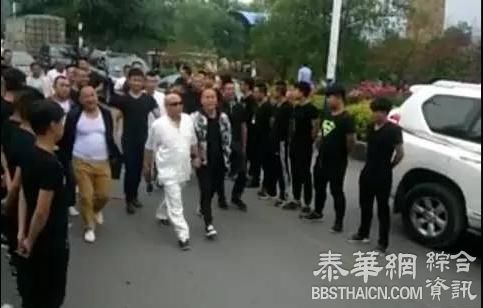 基层民警实名举报“黑老大程三”高调出狱，真实姓名竟遭泄露