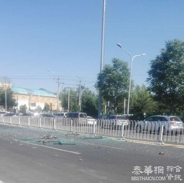 北京一公交车行驶中爆炸：系车顶空调故障爆裂、无人员伤亡