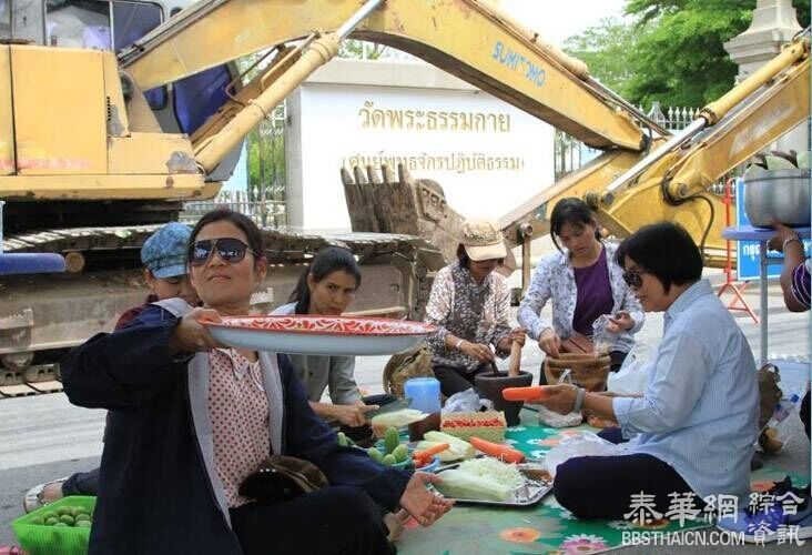 DSI致函高僧委会 促处置法身寺  信徒聚集寺外为持探玛察唷高僧打气