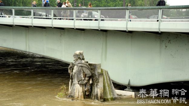 法国洪水：巴黎河流高涨致全城戒备