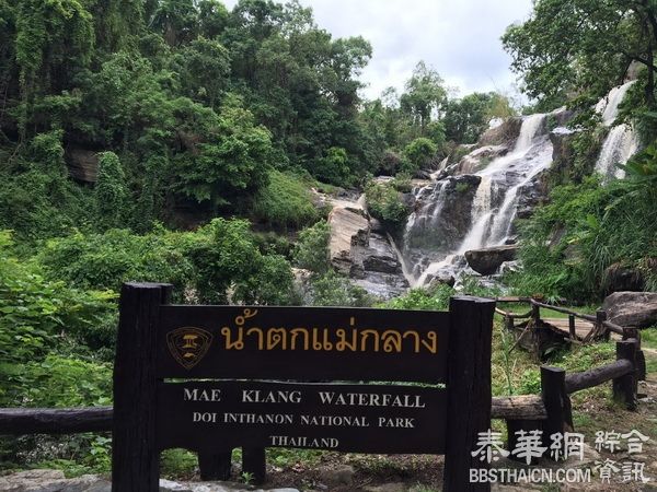 山洪爆发 清迈府朵茵他暖公园瀑布水势湍急危险关闭