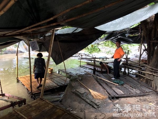 山洪爆发 清迈府朵茵他暖公园瀑布水势湍急危险关闭