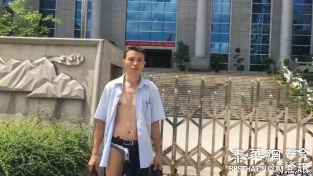 两次要求法官打开被告人手铐后，广西一律师被当庭解除委托