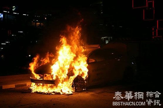 巴吞汪区1辆计程车离奇着火 车主及时离开车子幸无伤亡