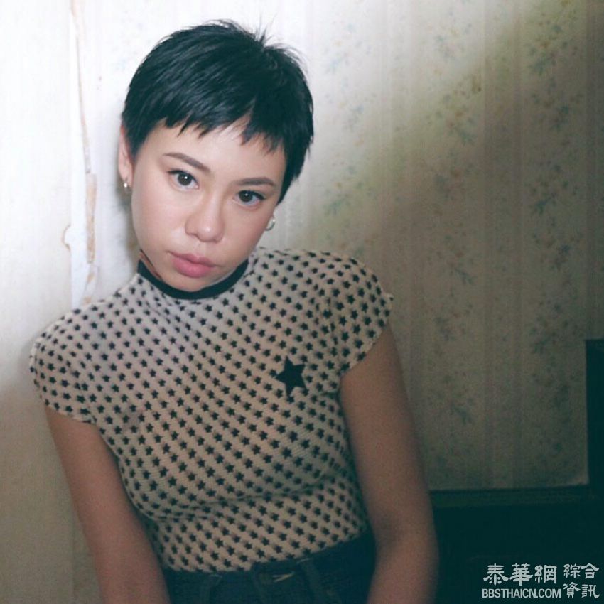 地铁扶梯夹鞋带 女乘客获地铁工作人员及陌生乘客的热心帮助脱险