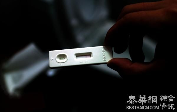 小伙被误录成吸毒人员随身带打印证明,警方称更正需报公安部