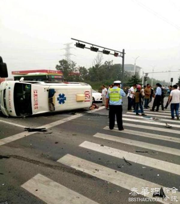江苏高邮两轿车与救护车相撞：救护车侧翻，致1重伤8轻伤