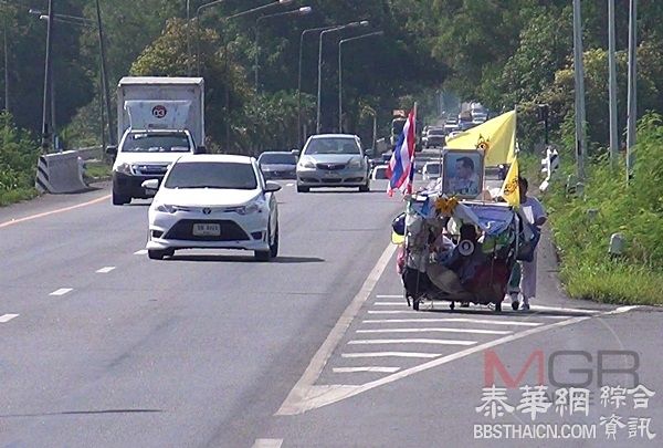 纳塔威县乃赛一家4口以步行的方式进京為皇上祈福