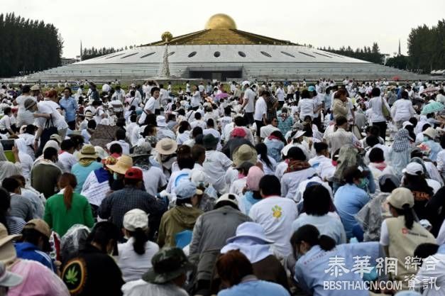 特别案件调查厅与警方人员逮法身寺住持失败 遭人墙挡回