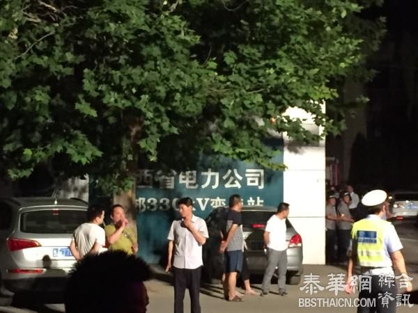 西安一变电站深夜燃爆   另有地铁口附近一配电箱爆炸伤及人车