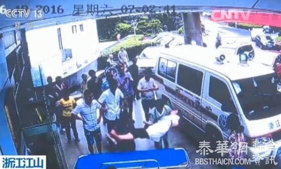 浙江女医生一夜接生3个孩子累晕，仍念叨“把病人送到病房”