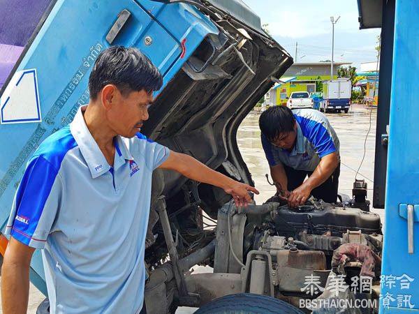 因连日降雨内涝春府加油站渗水 14辆汽车瞬熄火