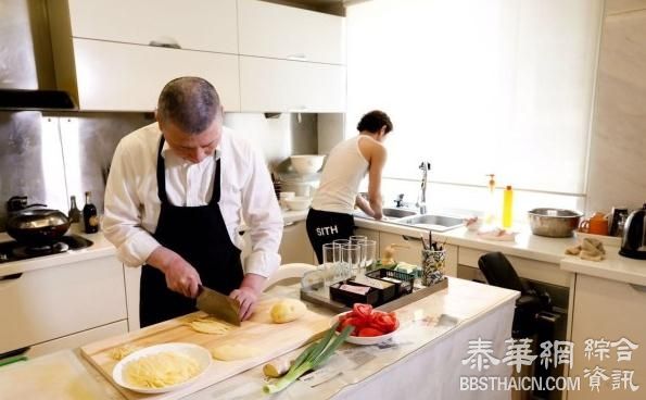 冯小刚豪宅首次曝光 墙上一幅画就价值2072万