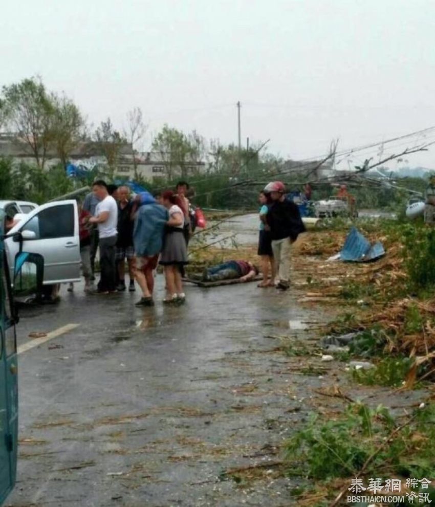 江苏阜宁等地突遭龙卷风冰雹袭击 多处道路阻断建筑被毁