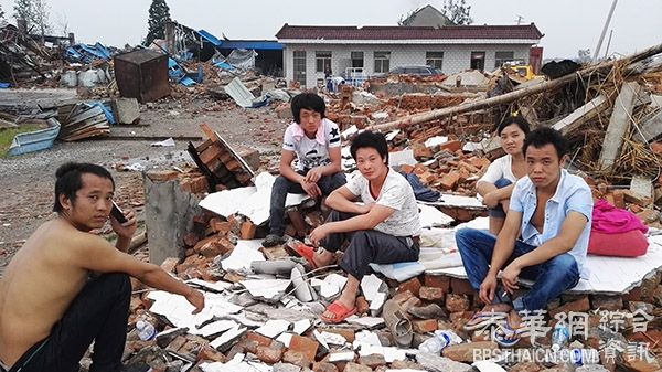 盐城射阳灾后首日：灾民在自救，外地志愿者也纷纷赶来