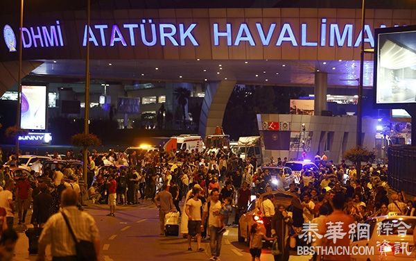 土耳其伊斯坦布尔机场发生自杀式袭击事件，超过50人死亡