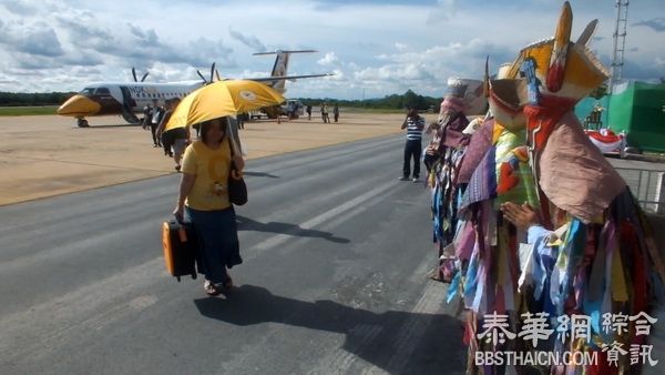 黎府宣传将於下个月举办鬼脸节 民眾奇装异服扮鬼脸机场迎客