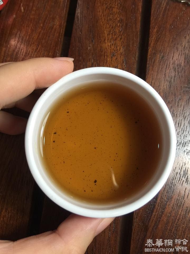 网友爆料：某知名品牌汽水罐生锈希望该品牌的公司尽快将此事查清