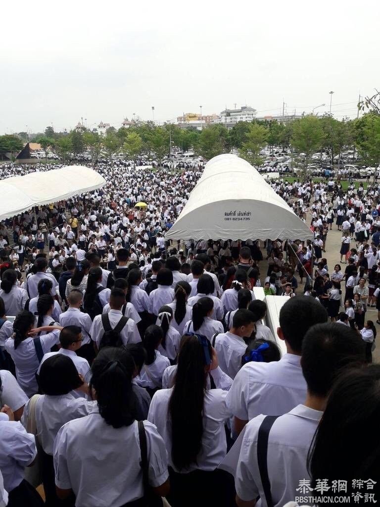 法政入学考 曼谷爆堵！无奈学生高架桥上飞奔赶考