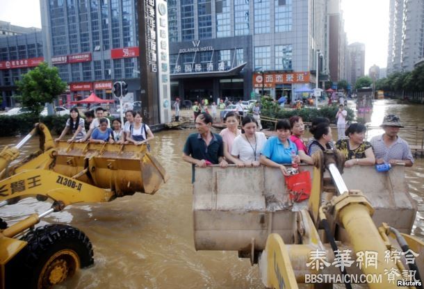 福建遭遇暴风雨 水淹中国部分城市