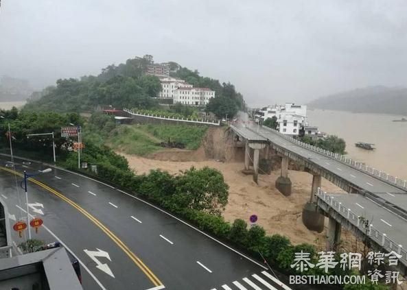 福建一大桥被洪水冲塌 部分路段出现塌方