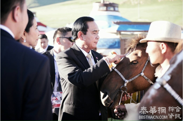 巴育获蒙古国总统赠马