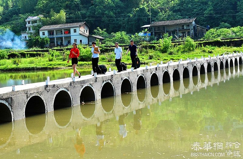 非洲小伙体验中国农村“村官”工作：中国梦与困惑交织