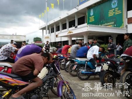 19少年飆车 警方将家长叫来警察局陪同进军队训练