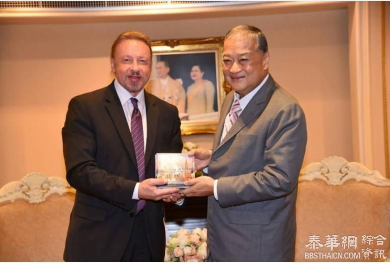 素坤攀亲王与市长顾问等高层会见俄罗斯驻泰大使