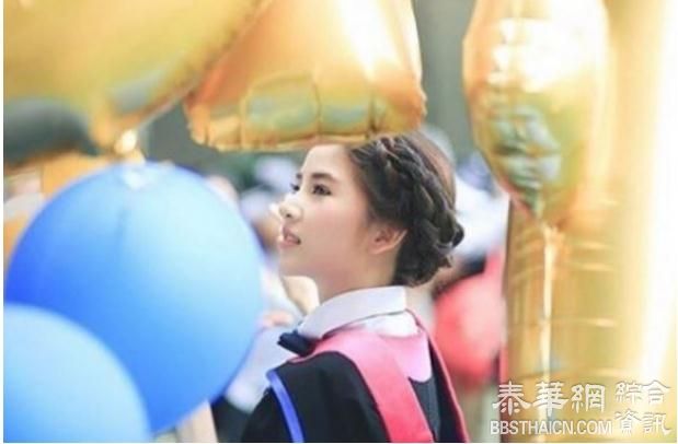 明星Fon Sananthachat（冯小雨）领取学位证书  粉丝专程到学校参与她的毕业活动