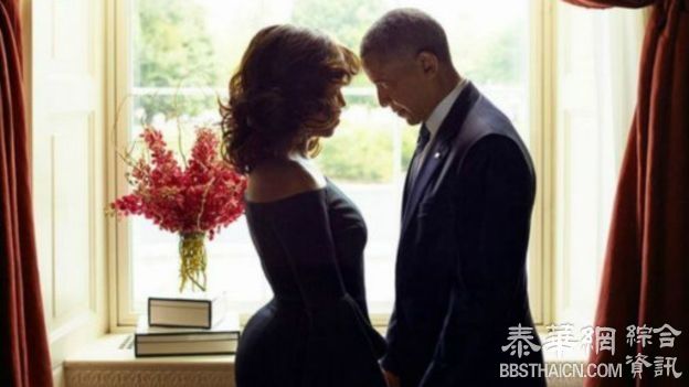 奥巴马夫妇杂志封面秀恩爱 被赞“依然丰满挺拔”