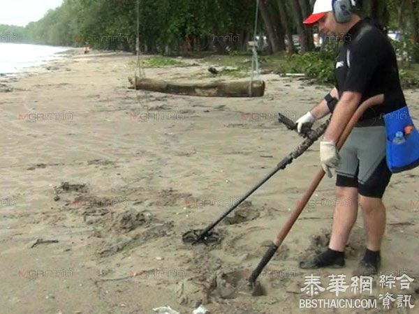 董里海滩散落古币  外国游客下血本购买金属探测器寻宝