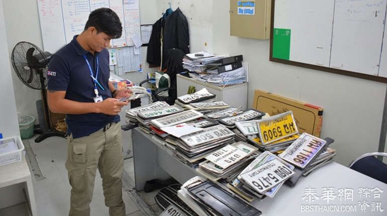 暴雨水淹道路   暖武里府交警捡逾200张车牌