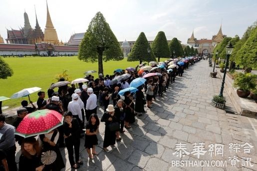 国王移灵王宫　万民素服夹道相送