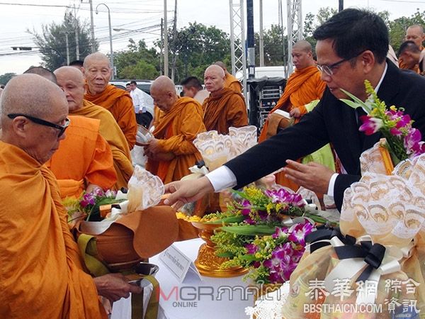 头七  宋卡16县齐办布施法会缅怀泰皇