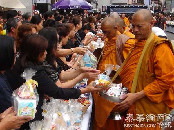 头七  宋卡16县齐办布施法会缅怀泰皇