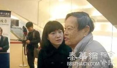 40岁翁帆失去美貌 94岁杨振宁却精神抖擞