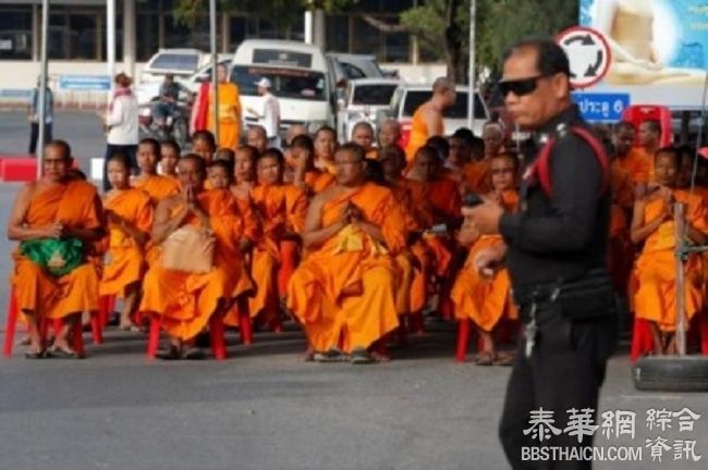 27日泰国警方出动750名警力 再次包抄法身寺