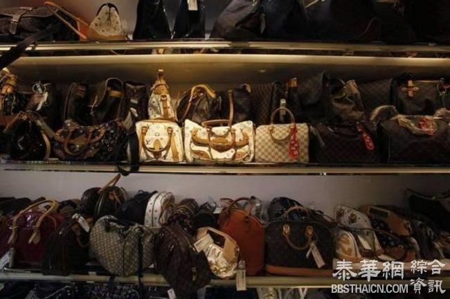泰国一女子买名牌包后用中国山寨包退货  年入7百万