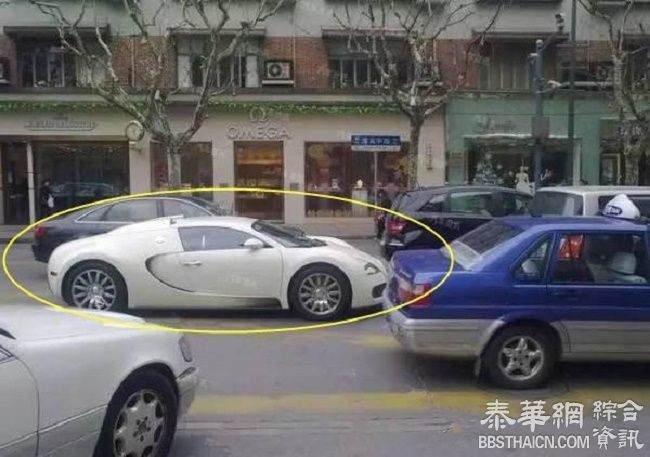 中国首辆上牌的布加迪威龙，车牌引起市民围观