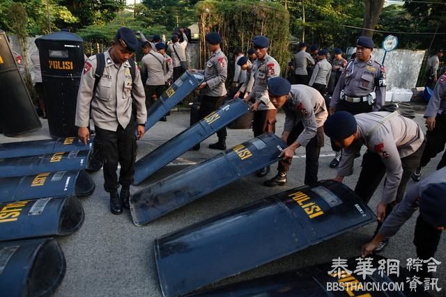 钟万学案今下判 逾万警员严防冲突