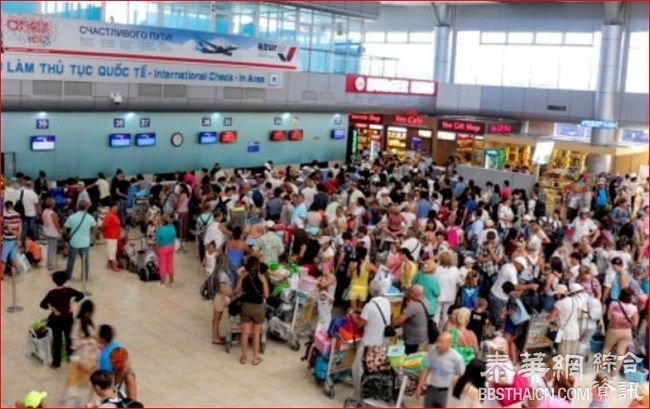 三名外国旅客在越南机场被索要小费拒绝登机！