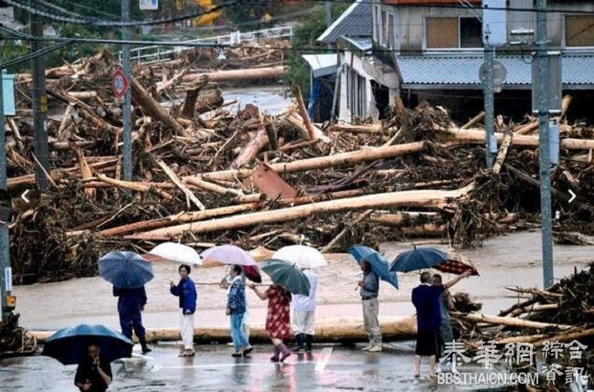 日本遭创纪录暴雨袭击 成一片泽国 （组图）